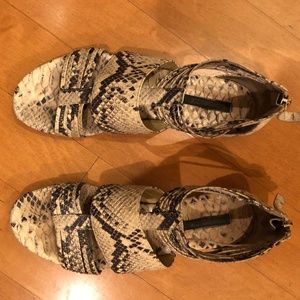 Rachel Zoe off white snakeskin sandals, size 7